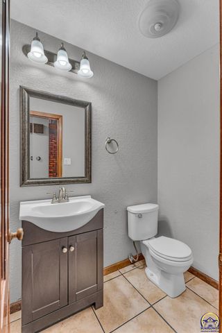 5337 SW Chelsea CT, Topeka, KS 66604