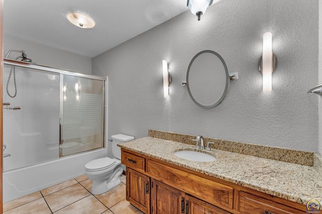 5337 SW Chelsea CT, Topeka, KS 66604