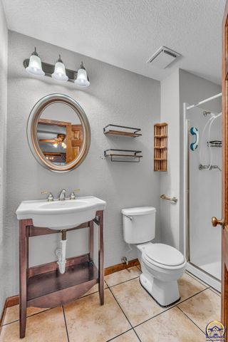 5337 SW Chelsea CT, Topeka, KS 66604