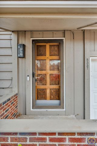 5337 SW Chelsea CT, Topeka, KS 66604