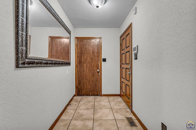 5337 SW Chelsea CT, Topeka, KS 66604