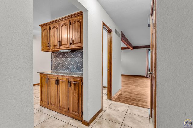 5337 SW Chelsea CT, Topeka, KS 66604