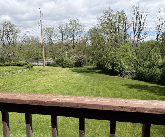 5550 W Parkview DRIVE, Mequon, WI 53092
