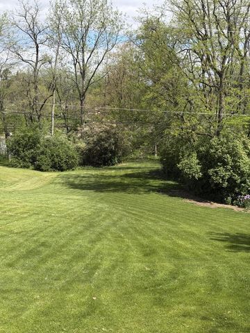 5550 W Parkview DRIVE, Mequon, WI 53092