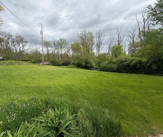 5550 W Parkview DRIVE, Mequon, WI 53092