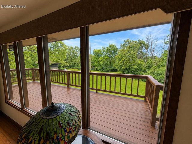 5550 W Parkview DRIVE, Mequon, WI 53092