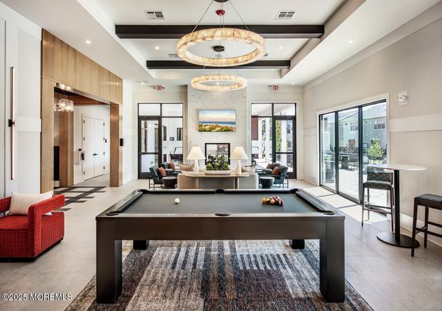 6 Waller Drive, Middletown, NJ 07748