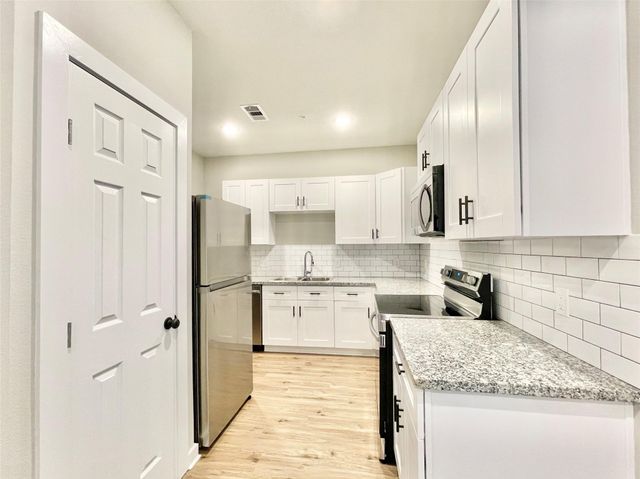 10317 Lake Road 4A, Houston, TX 77070
