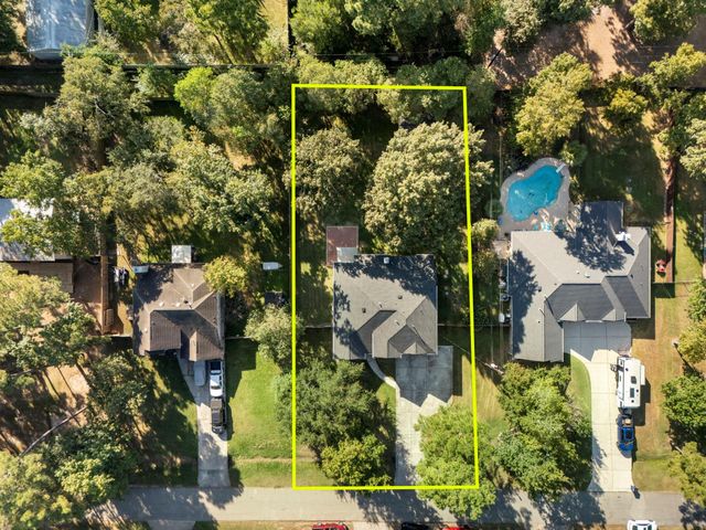 711 Shadberry Drive, Magnolia, TX 77354