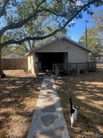 606 Schwab Street, Yoakum, TX 77995