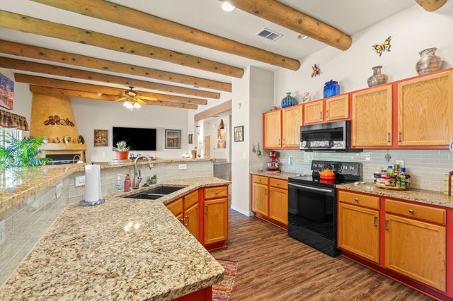 7001 Valentine Loop, Santa Fe, NM 87507