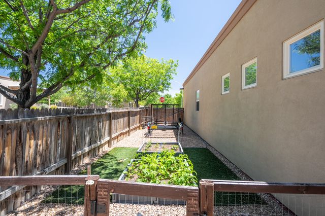 7001 Valentine Loop, Santa Fe, NM 87507