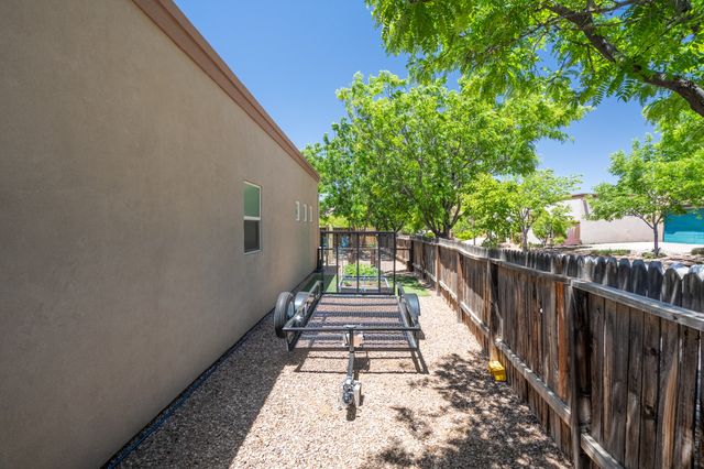 7001 Valentine Loop, Santa Fe, NM 87507