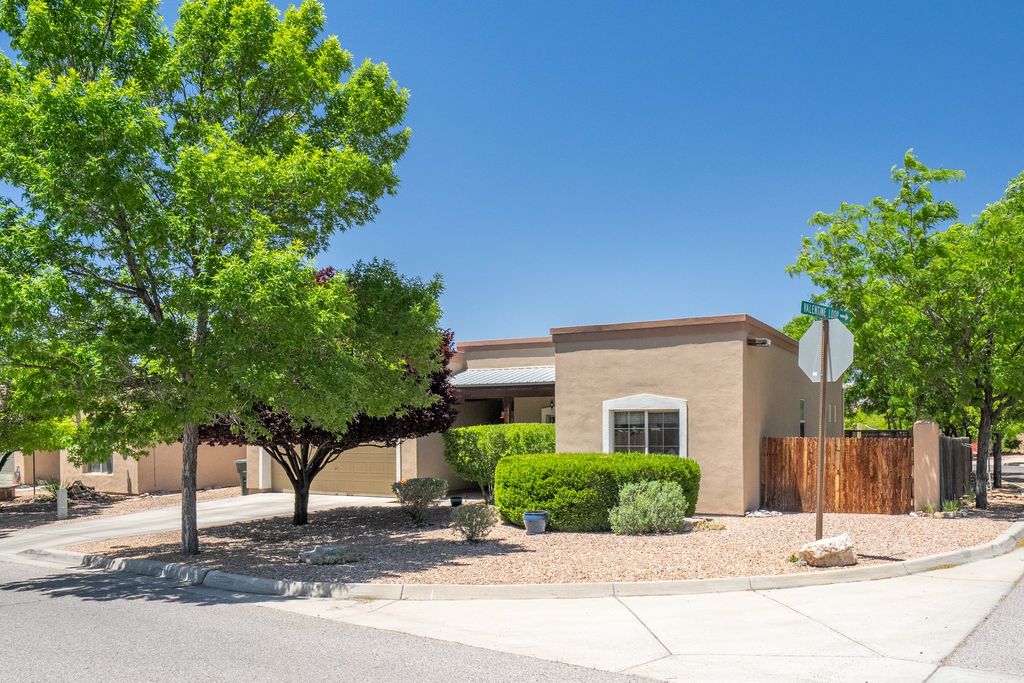 7001 Valentine Loop, Santa Fe, NM 87507