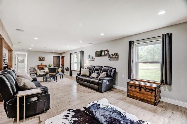 2363 Twin Oaks, Orange, TX 77630