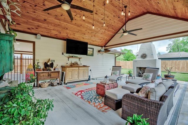 2363 Twin Oaks, Orange, TX 77630