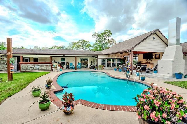 2363 Twin Oaks, Orange, TX 77630