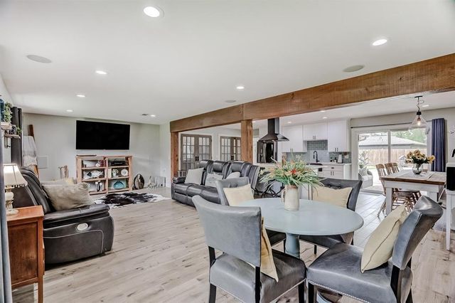 2363 Twin Oaks, Orange, TX 77630