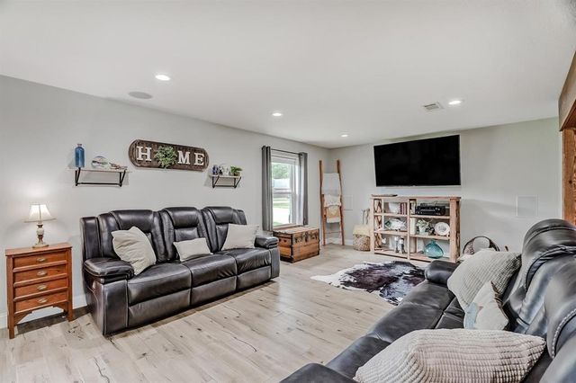 2363 Twin Oaks, Orange, TX 77630