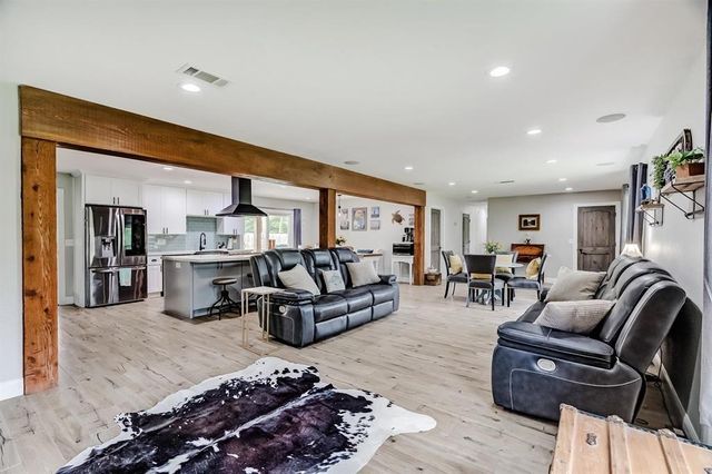 2363 Twin Oaks, Orange, TX 77630