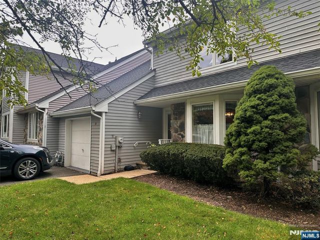 10 Matthew Road, Wayne, NJ 07470
