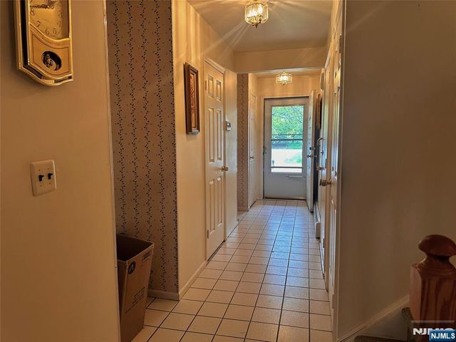 10 Matthew Road, Wayne, NJ 07470