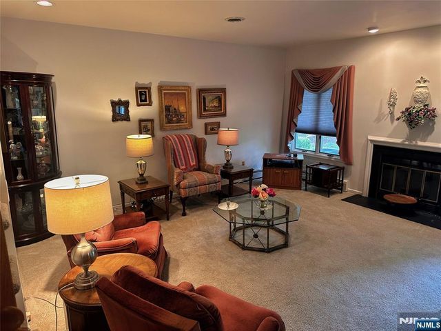 10 Matthew Road, Wayne, NJ 07470