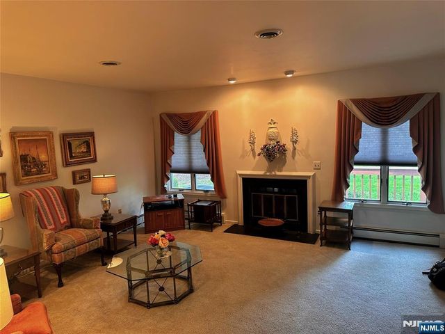 10 Matthew Road, Wayne, NJ 07470
