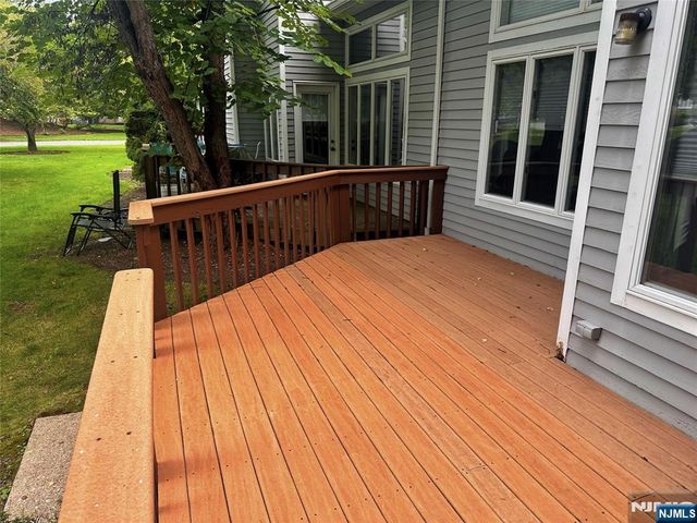 10 Matthew Road, Wayne, NJ 07470