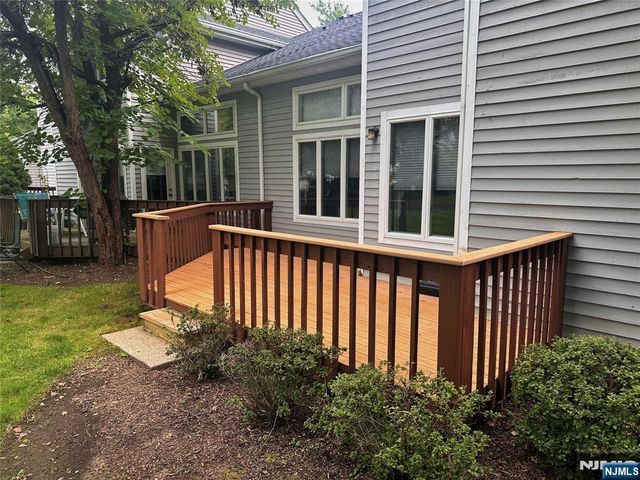 10 Matthew Road, Wayne, NJ 07470