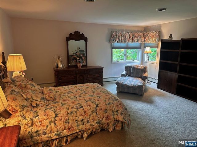 10 Matthew Road, Wayne, NJ 07470