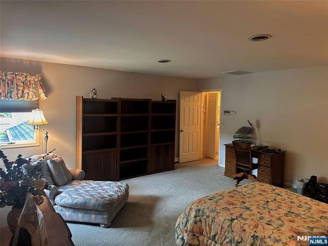 10 Matthew Road, Wayne, NJ 07470