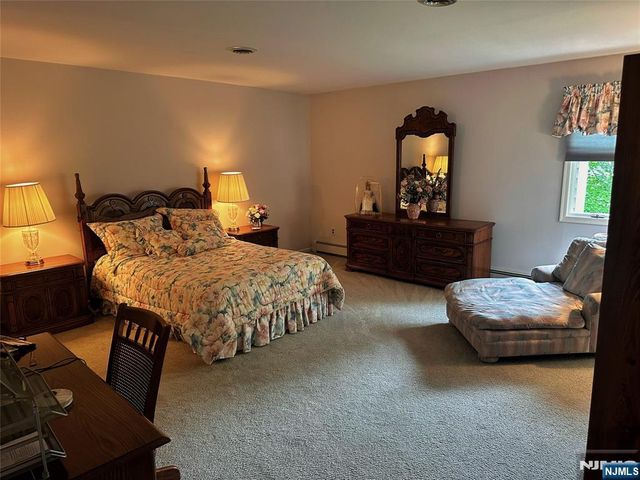10 Matthew Road, Wayne, NJ 07470