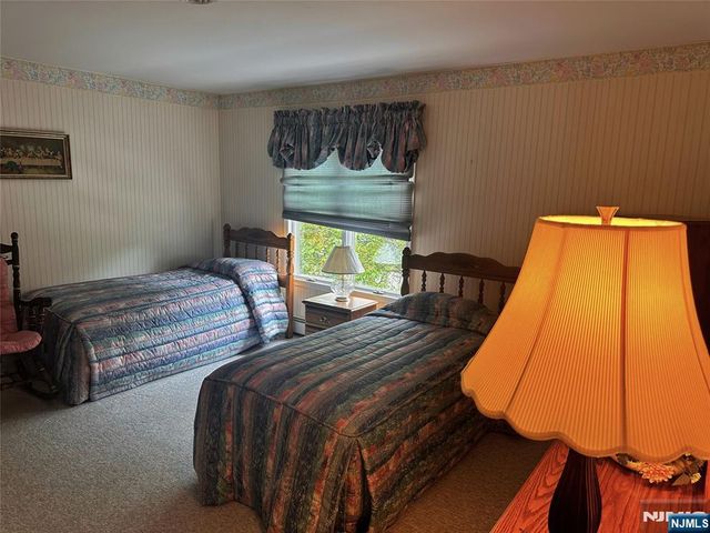 10 Matthew Road, Wayne, NJ 07470