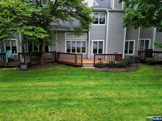 10 Matthew Road, Wayne, NJ 07470