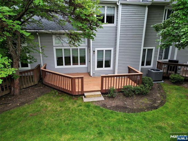 10 Matthew Road, Wayne, NJ 07470