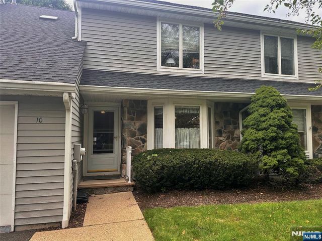 10 Matthew Road, Wayne, NJ 07470