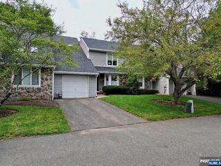 10 Matthew Road, Wayne, NJ 07470