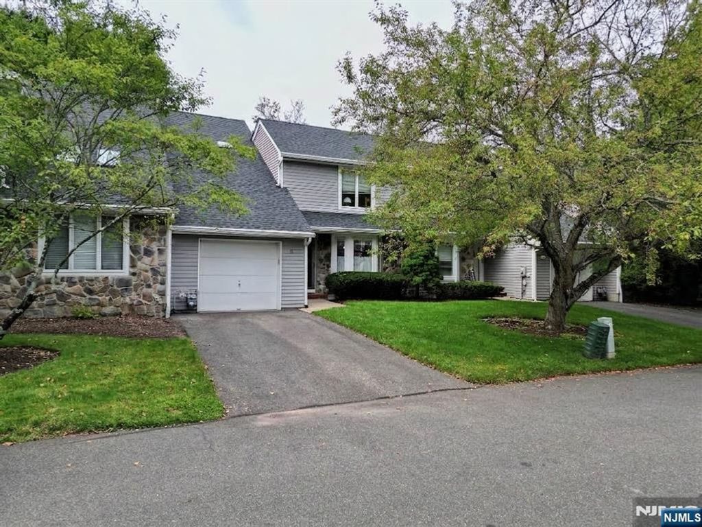 10 Matthew Road, Wayne, NJ 07470