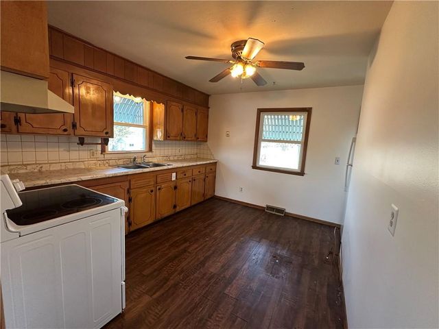 2511 S Evanston Avenue, Independence, MO 64052