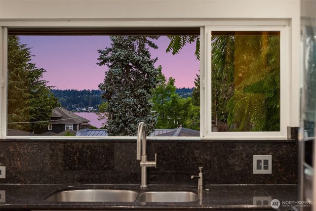 6425 Hampton Road S, Seattle, WA 98118