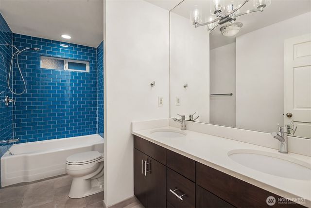 6425 Hampton Road S, Seattle, WA 98118