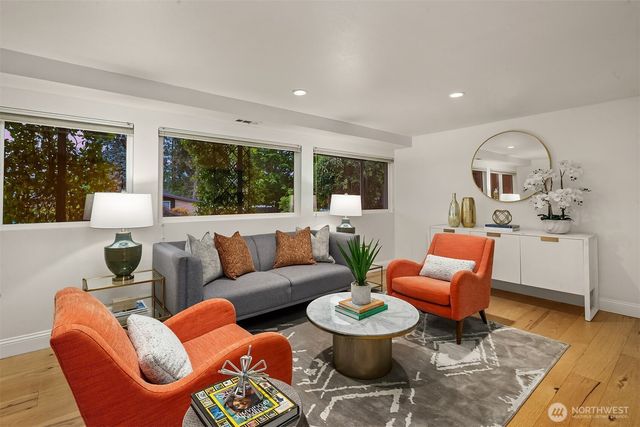 6425 Hampton Road S, Seattle, WA 98118