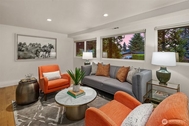 6425 Hampton Road S, Seattle, WA 98118