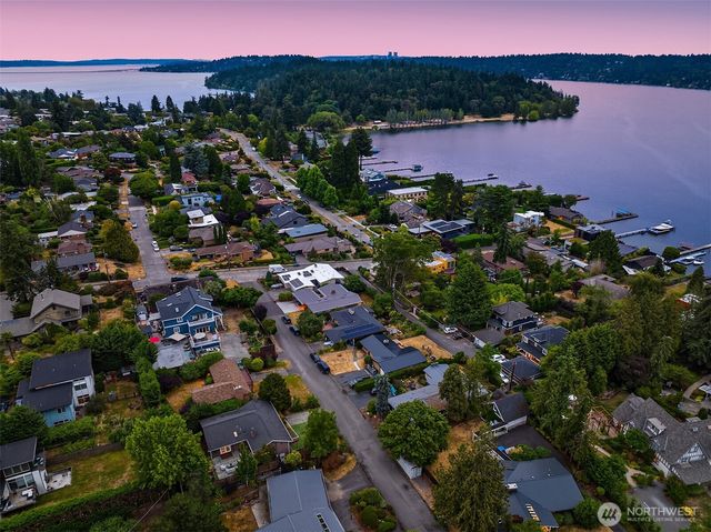 6425 Hampton Road S, Seattle, WA 98118