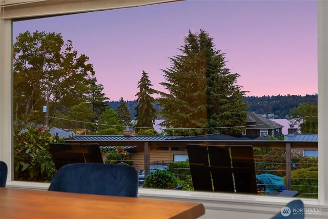 6425 Hampton Road S, Seattle, WA 98118