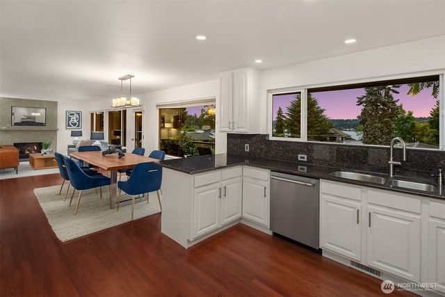 6425 Hampton Road S, Seattle, WA 98118