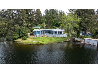 70214 LAKEWOOD Rd, North Bend, OR 97459