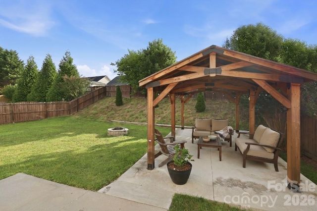 197 Roanoke Road, Fletcher, NC 28732