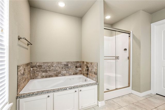 121 Carrington Avenue B, Lowell, AR 72745